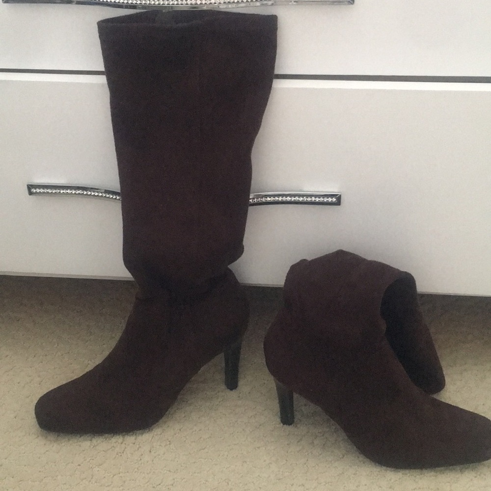 Suede boots